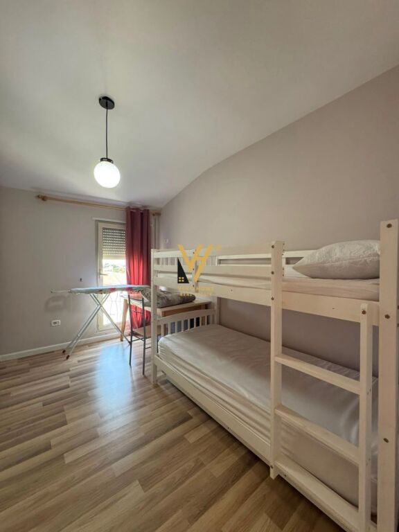 Apartament 2+1 me qera në Liqeni i Thatë, Tiranë, 200 m². Foto 3 nga 3