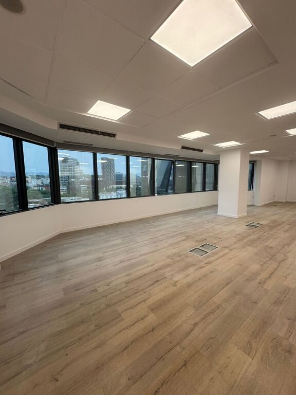Zyrë me qera në Bulevardi Deshmoret e Kombit, Tiranë, 120 m². Foto 1 nga 4