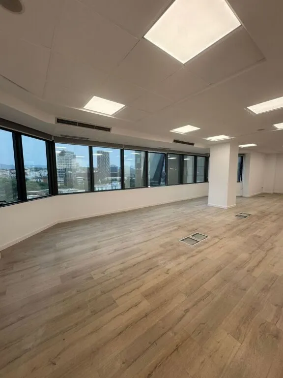 Office for rent in Bulevardi Deshmoret e Kombit, Tirana, 120 m². Photo 1 of 4