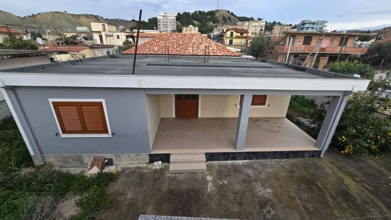 Casa indipendente in vendita a Ish Fabrika e Tullave, Valona, 305 m²