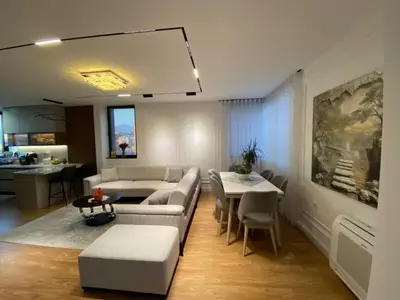 Vilë në shitje në Kombinat, Tiranë, 160 m². Foto 3 nga 9