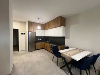 Apartament 1+1 me qera në Yzberisht, Tiranë, 72 m². Foto 2 nga 5