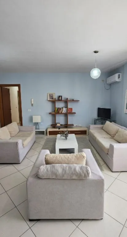 Appartamento 2+1 in vendita a Rruga e Barrikadave, Tirana, 110 m². Foto 1 di 4