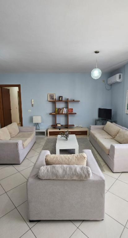 Appartamento 2+1 in vendita a Rruga e Barrikadave, Tirana, 110 m²