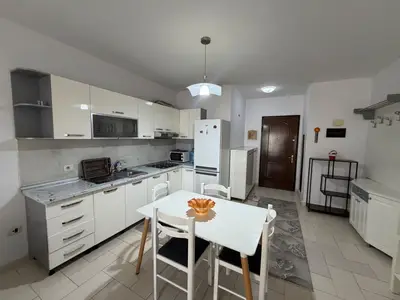 Apartament 2+1 me qera në Yzberisht, Tiranë, 90 m². Foto 2 nga 6