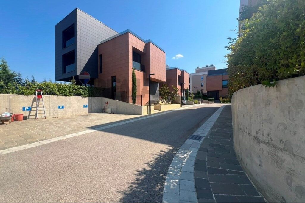 Villa in vendita a TEG, Tirana, 350 m². Foto 2 di 3