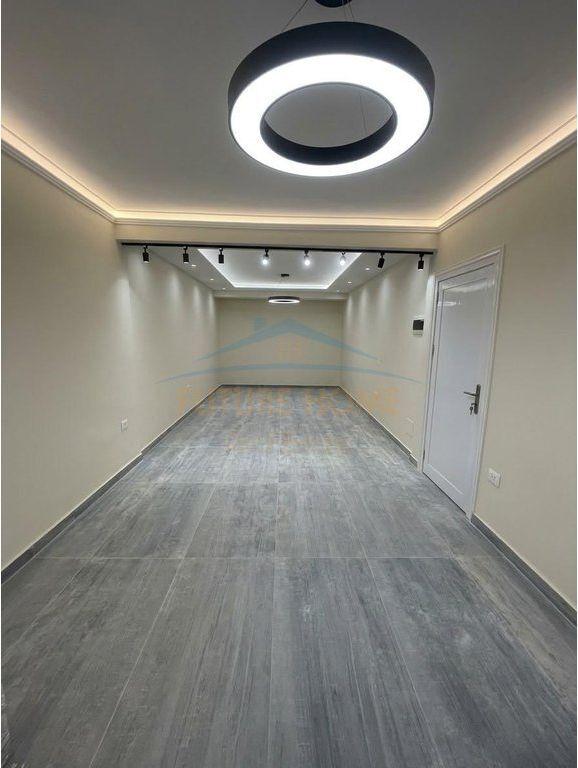 Locale commerciale in affitto a Rruga Xhanfize Keko, Tirana, 41 m²