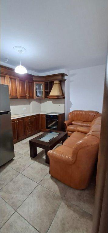 Appartamento 1+1 in affitto a Rruga e Dibrës, Tirana, 47 m²