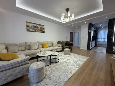 Apartament 2+1 në shitje në Pallati me Shigjeta, Tiranë, 116 m². Foto 2 nga 10