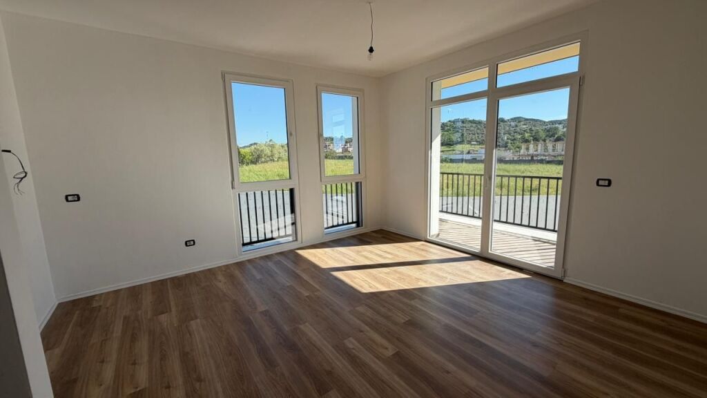 Apartment 2+1 for sale in Sauk i Vjetër, Tirana, 80 m²