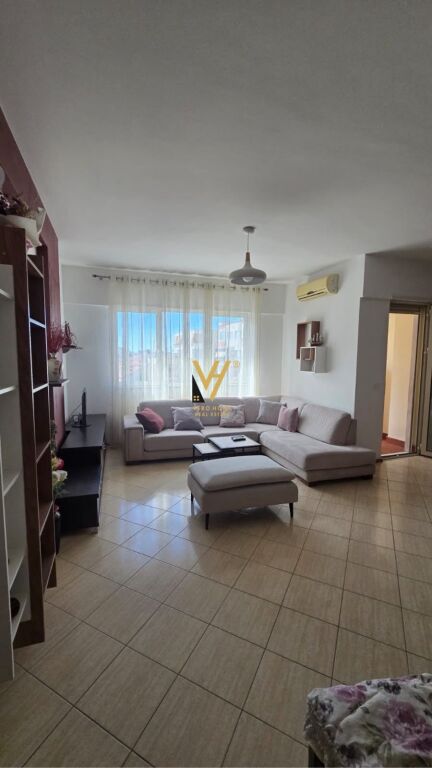 Apartament 2+1 me qera në Komuna e Parisit, Tiranë, 105 m². Foto 1 nga 3