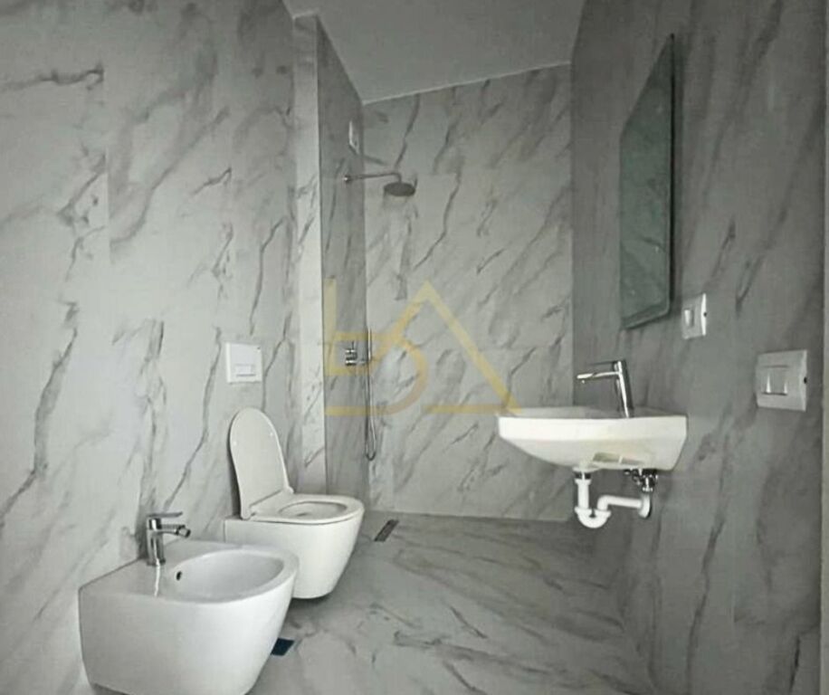 Apartment 1+1 for sale in Ali Demi, Tirana, 64 m². Photo 3 of 3