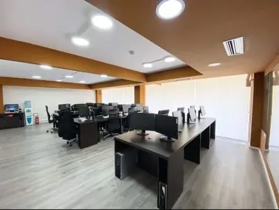 Zyrë me qera në Sheshi Willson, Tiranë, 200 m². Foto 5 nga 8