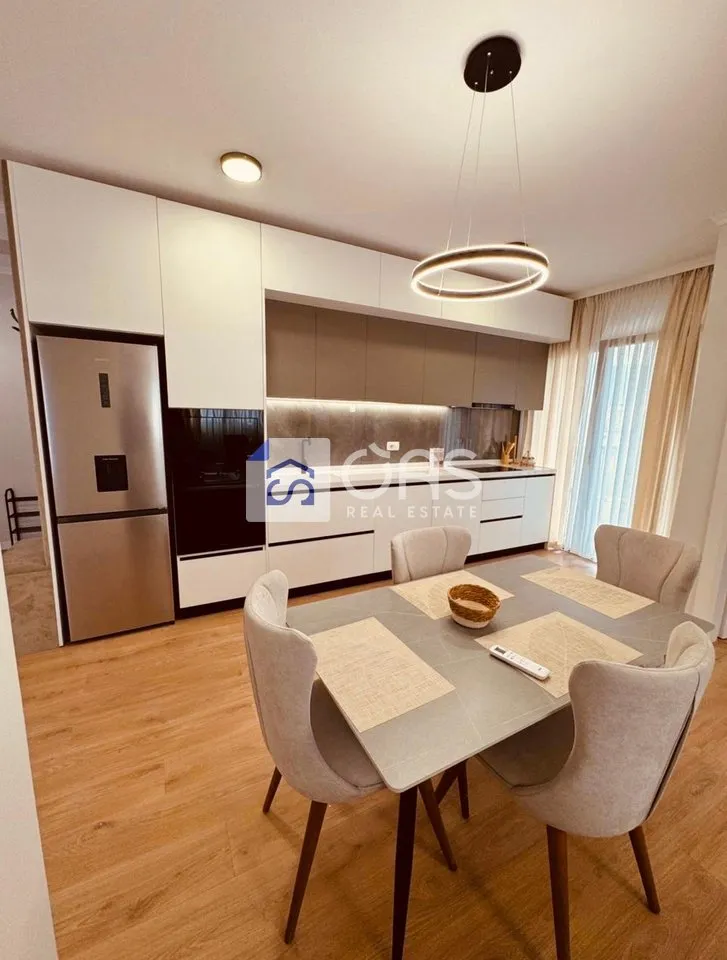 Apartament 2+1 me qera në Rruga e Durrsit, Tiranë, 120 m². Foto 1 nga 7