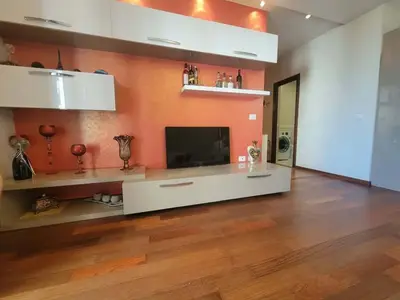 Apartament 2+1 me qera në Kthesa e Kamzës, Tiranë, 94 m². Foto 3 nga 12