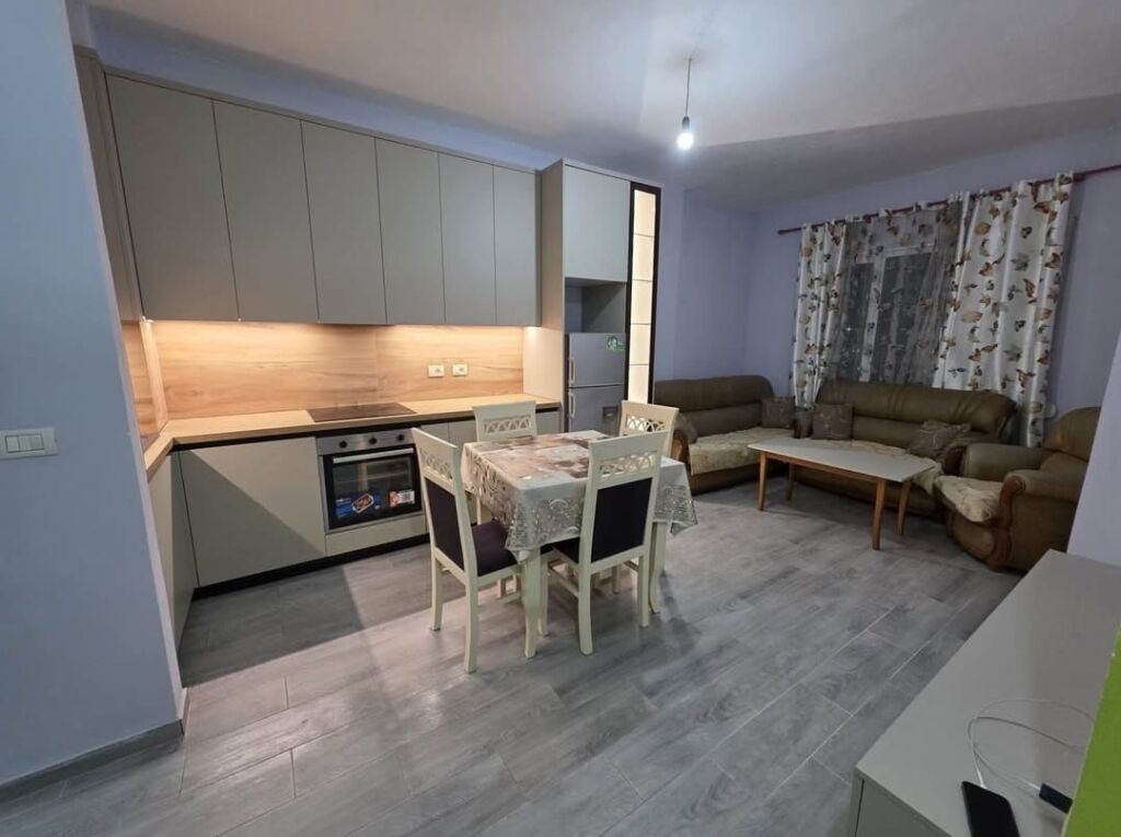 Casa indipendente 2+1 in affitto ad Astir, Tirana, 90 m². Foto 1 di 3