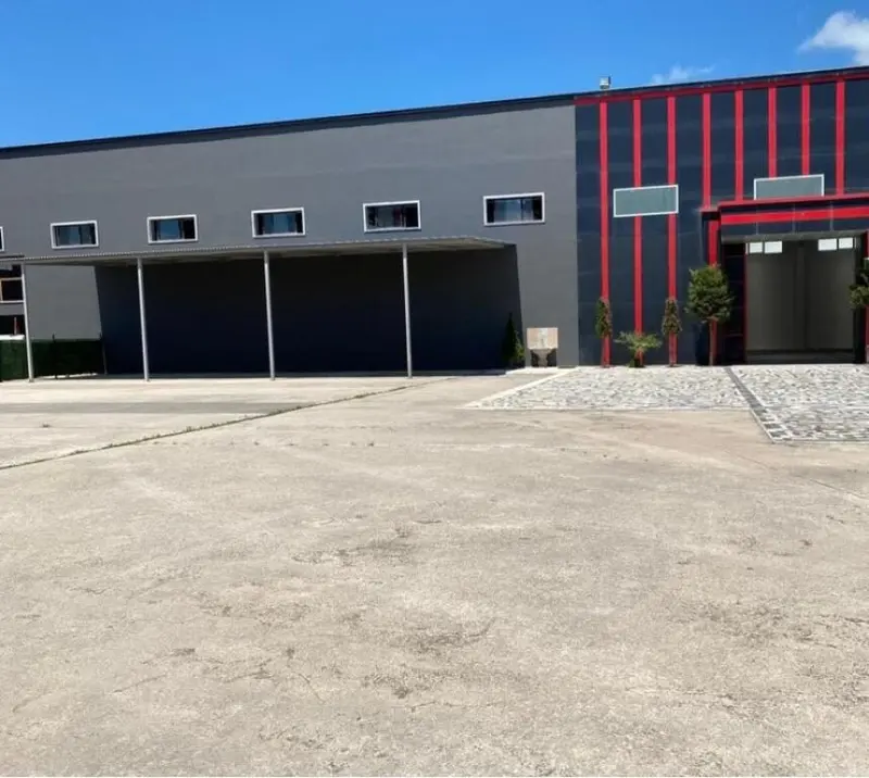 Magazinë me qera në Autostrada Tirane - Durres, Tiranë, 850 m²