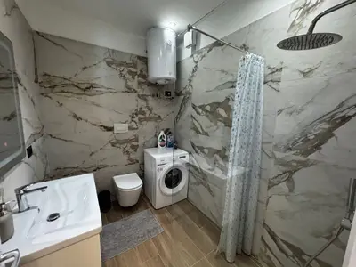 Apartament me qera në TEG, Tiranë, 75 m². Foto 4 nga 5