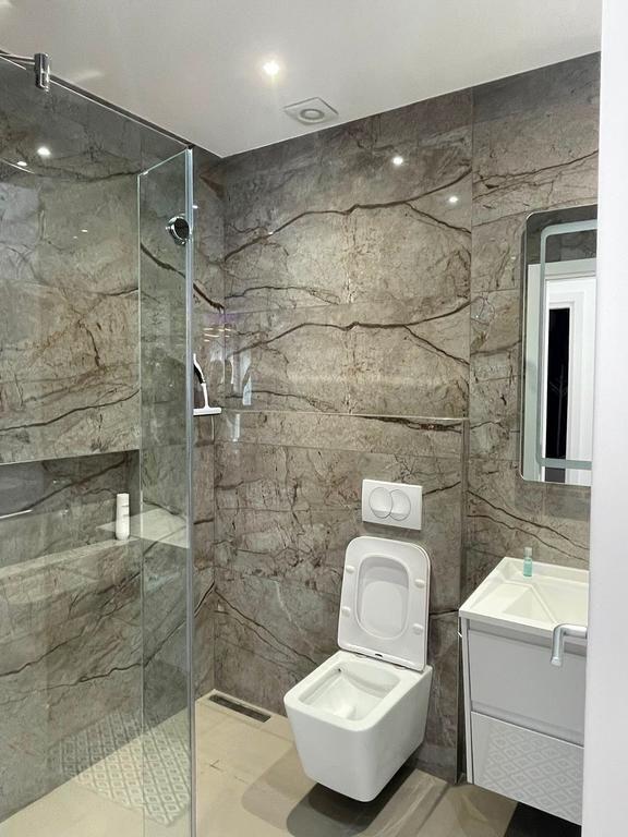 Apartament 2+1 me qera në Rruga e Barrikadave, Tiranë, 102 m². Foto 7 nga 9