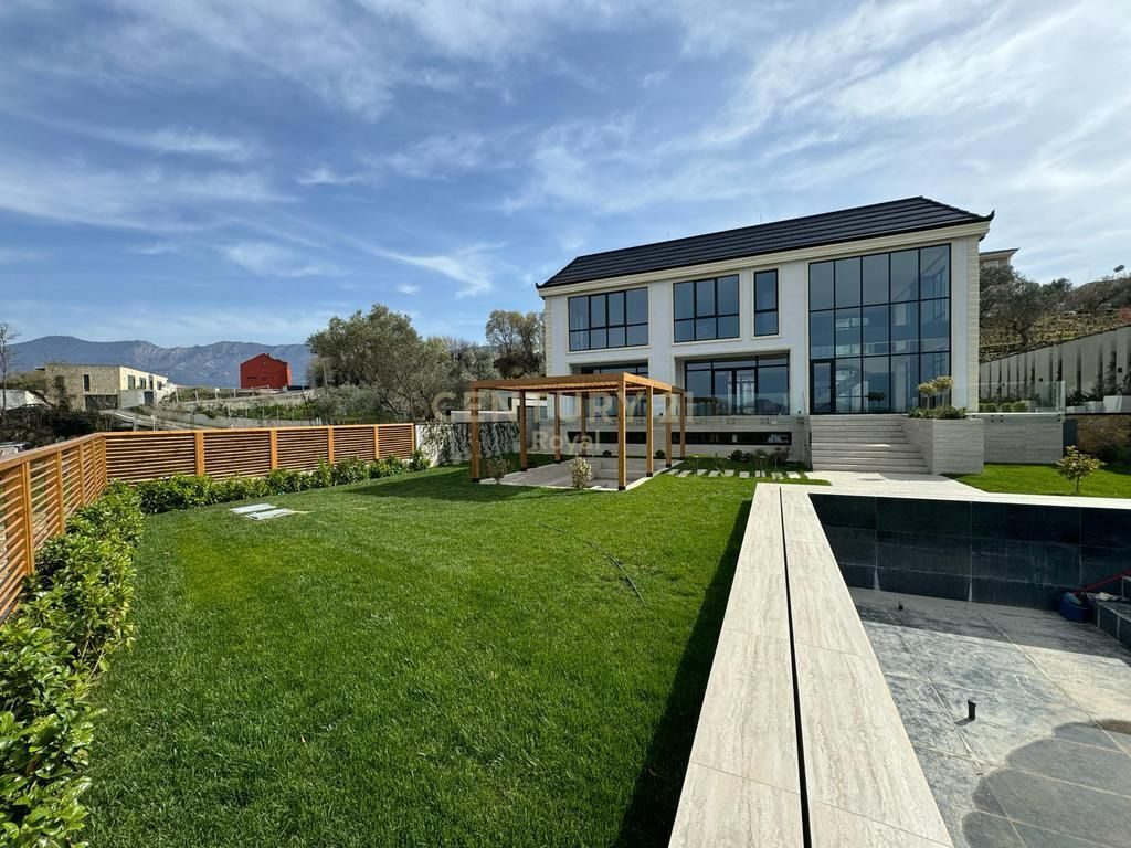 Vilë me qera në Rolling Hills Luxury Residences, Tiranë, 600 m². Foto 1 nga 12