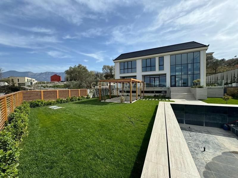 Vilë me qera në Rolling Hills Luxury Residences, Tiranë, 600 m²