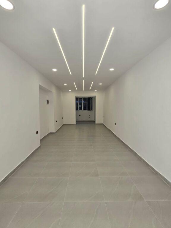 Dyqan në shitje në Bulevardi Zhan D’Ark, Tiranë, 52 m². Foto 2 nga 4