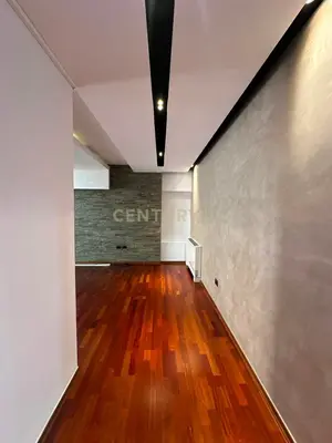 Zyrë me qera në Rr. Zef Jubani, Tiranë, 175 m². Foto 6 nga 12