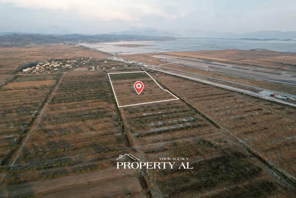 Land for sale in Akërni, Vlorë, 35,000 m². Photo 1 of 4