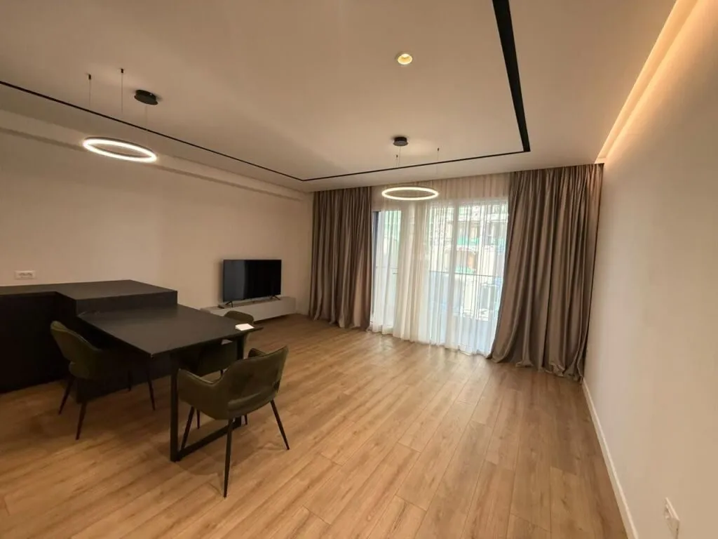 Apartament 2+1 me qera në Rruga e Kosovarëve, Tiranë, 120 m². Foto 1 nga 11