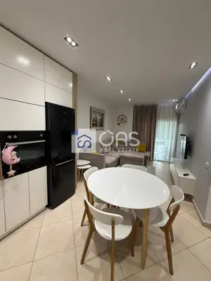 Apartament 1+1 me qera në Pallati me Shigjeta, Tiranë, 65 m². Foto 1 nga 5