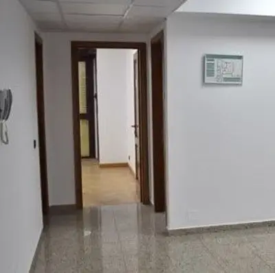 Zyrë me qera në Sheshi Skënderbej, Tiranë, 152 m². Foto 2 nga 4