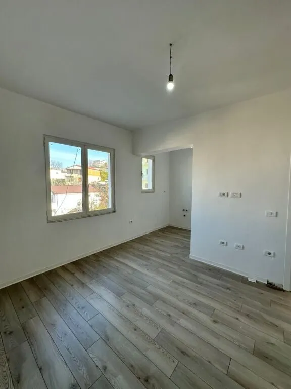 Apartament 2+1 në shitje në Çezma e Ferrës, Durrës, 70 m². Foto 1 nga 7