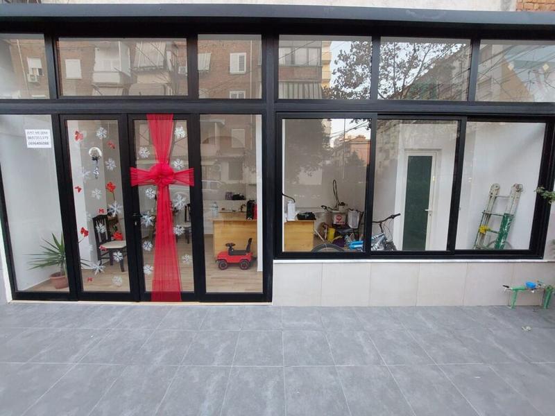 Dyqan me qera në Rruga Vëllezërit Manastirli, Tiranë, 30 m²