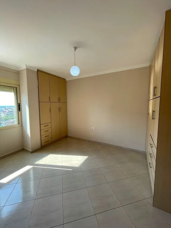 Appartamento 2+1 in vendita a Rruga Andon Profka, Fier, 100 m². Foto 1 di 6