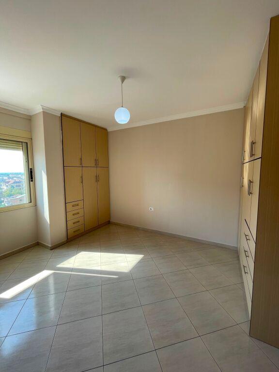 Appartamento 2+1 in vendita a Rruga Andon Profka, Fier, 100 m²