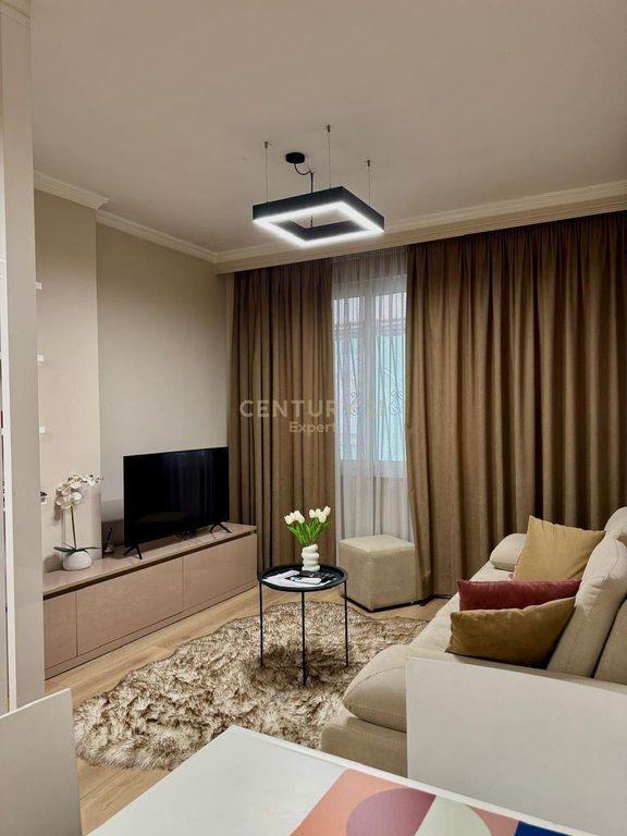 Apartament 1+1 me qera në Blloku, Tiranë, 73 m²