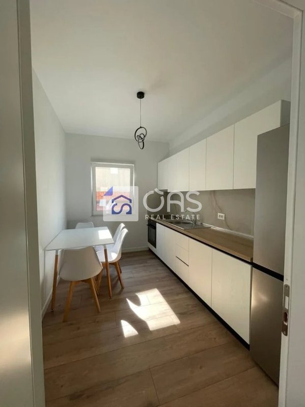Appartamento 1+1 in affitto a Rruga Deshmoret e Fekenit, Tirana, 60 m²