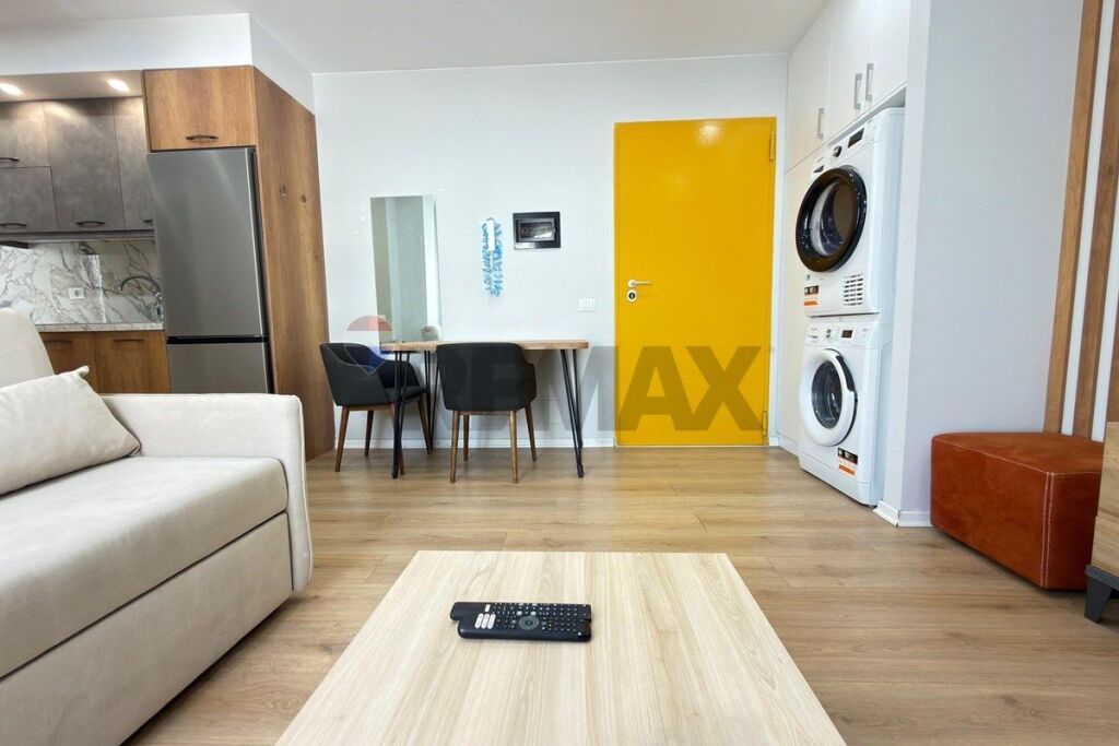 Apartment for sale in 21 Dhjetori, Tirana, 49 m². Photo 2 of 3