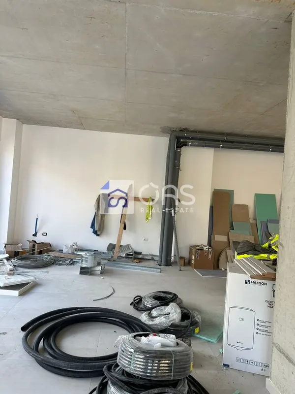 Office for sale in Rruga e Barrikadave, Tirana, 356 m²