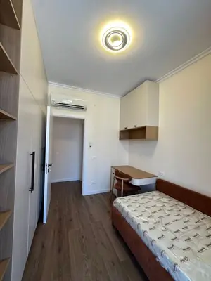 Apartament 2+1 me qera në Kompleksi Dinamo, Tiranë, 103 m². Foto 10 nga 10