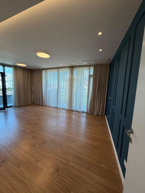 Ufficio in affitto a Lake View Residences, Tirana, 120 m². Foto 3 di 3