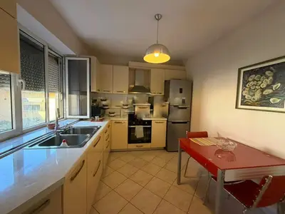 Apartament 2+1 me qera në Rruga Asim Vokshi, Tiranë, 87 m². Foto 2 nga 5