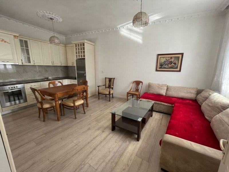 Apartament 2+1 me qera në Rruga Him Kolli, Tiranë, 98 m²