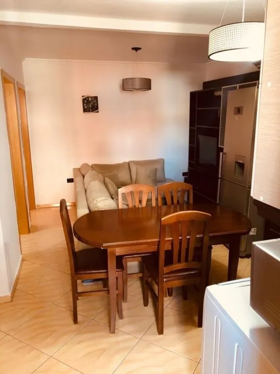 Apartament 2+1 në shitje në Oxhaku, Tiranë, 62 m². Foto 1 nga 6