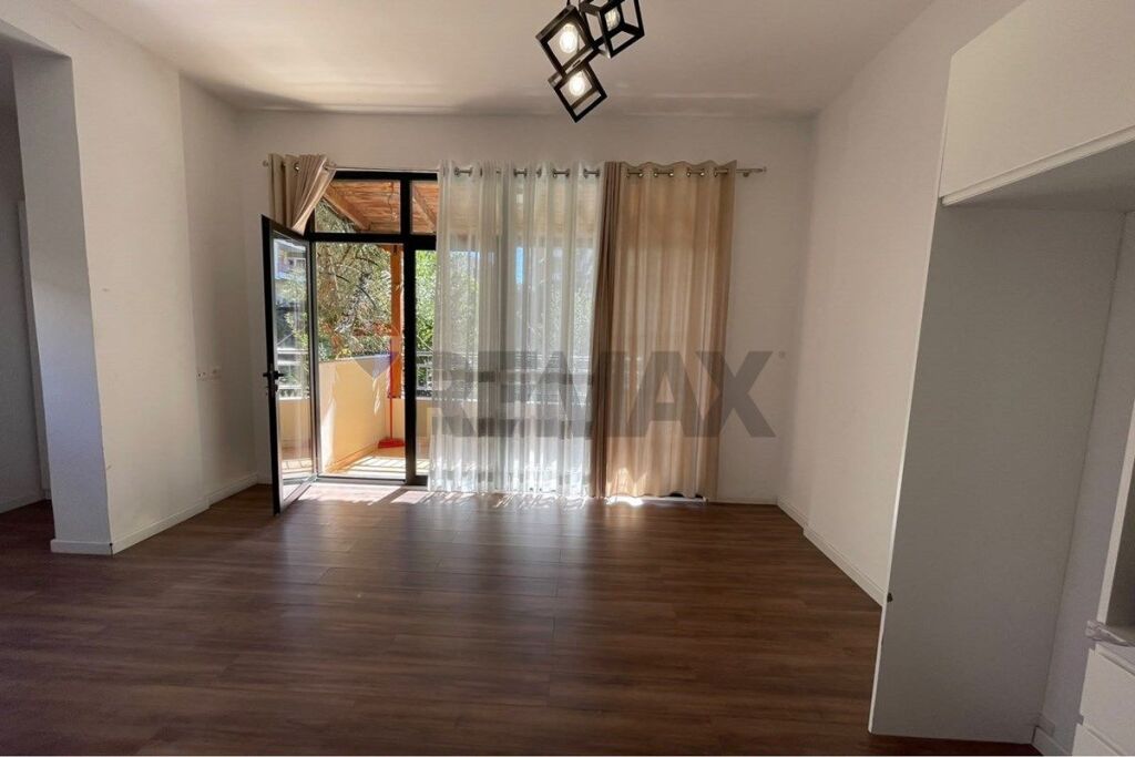 Appartamento in vendita a Liqeni i Thatë, Tirana, 50 m². Foto 2 di 3