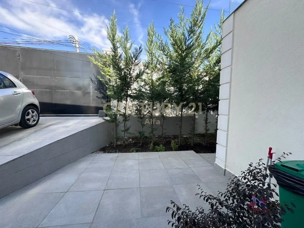 Villa in affitto a Sauk i Vjetër, Tirana, 240 m². Foto 1 di 12