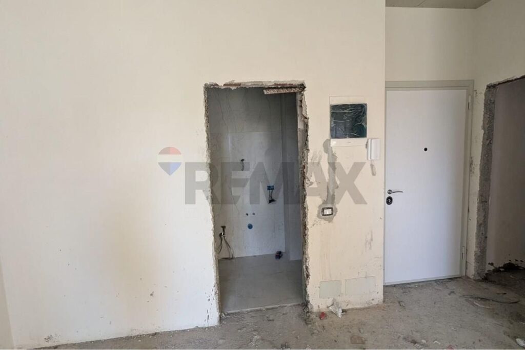 Appartamento in vendita a Pallati me Shigjeta, Tirana, 49 m². Foto 2 di 3