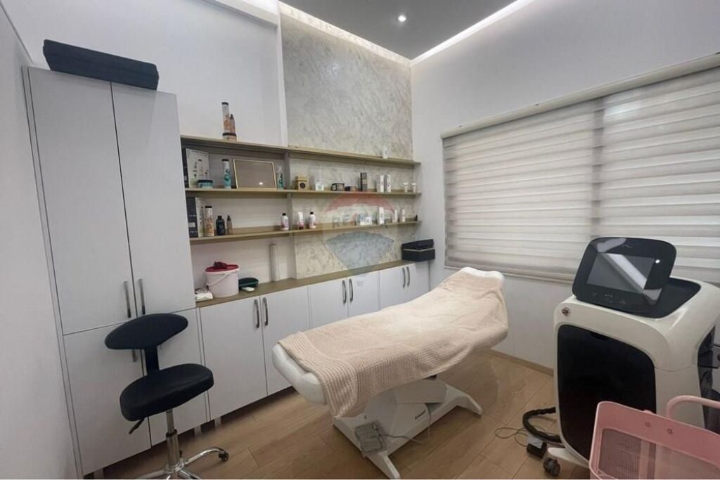 Locale commerciale in vendita ad Astir, Tirana, 77 m². Foto 2 di 3