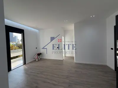 Apartament 1+1 në shitje në Lungomare, Vlorë, 75 m². Foto 1 nga 10