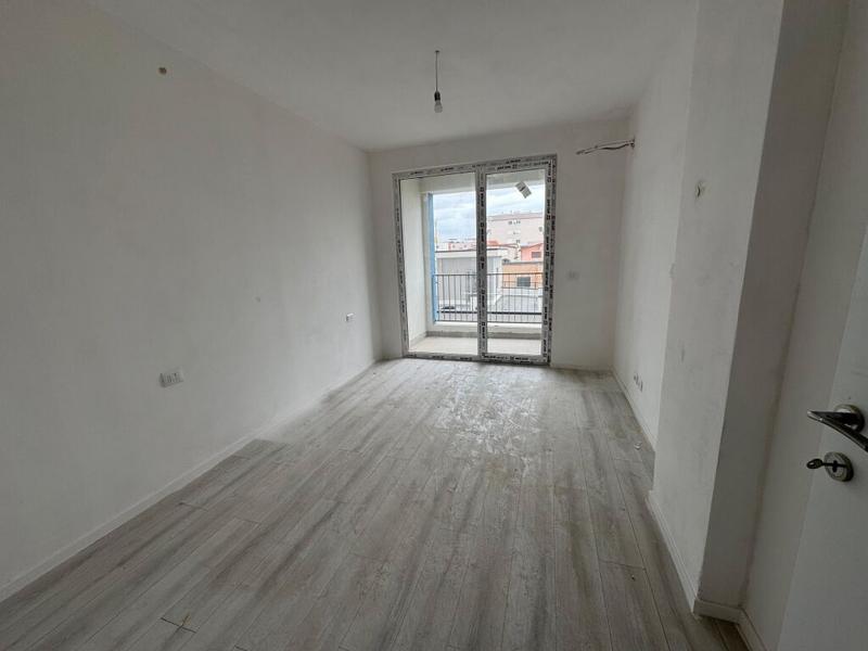 Apartament 3+1 në shitje në Ujësjellës Kanalizime, Durrës, 140 m². Foto 3 nga 8